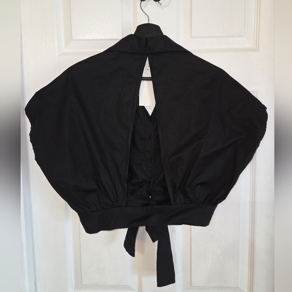 Black Button-Up Crop Top - Picture 2 of 4
